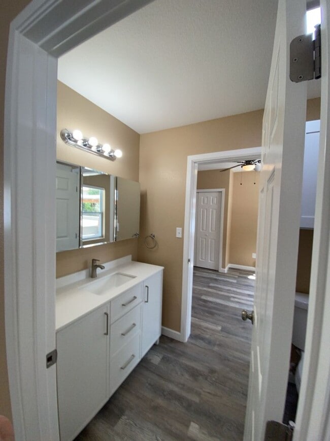 Building Photo - 928 Park St