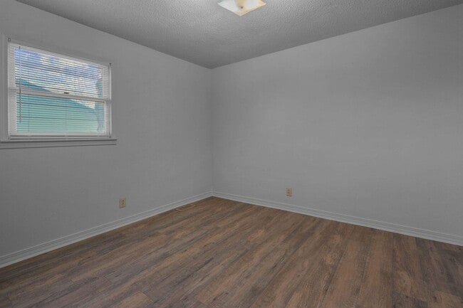 Building Photo - Beautiful Duplex Located near Downtown Columbia!