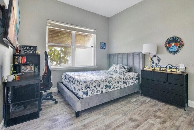 Building Photo - 16545 Majestic Ct