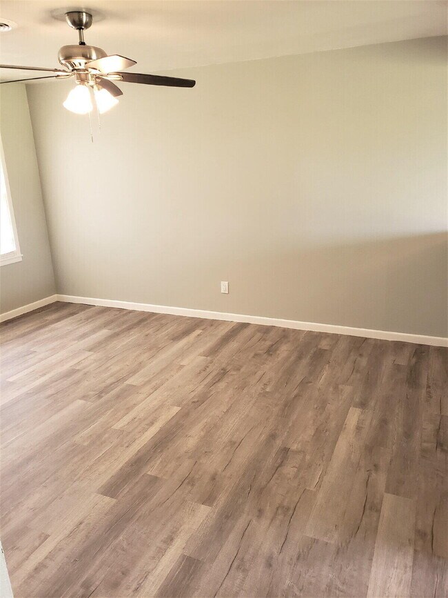 Building Photo - 4906 6th St