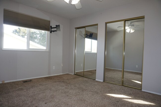 Building Photo - Quiet 4 Bedroom 2.5 Bath Taylorsville Home