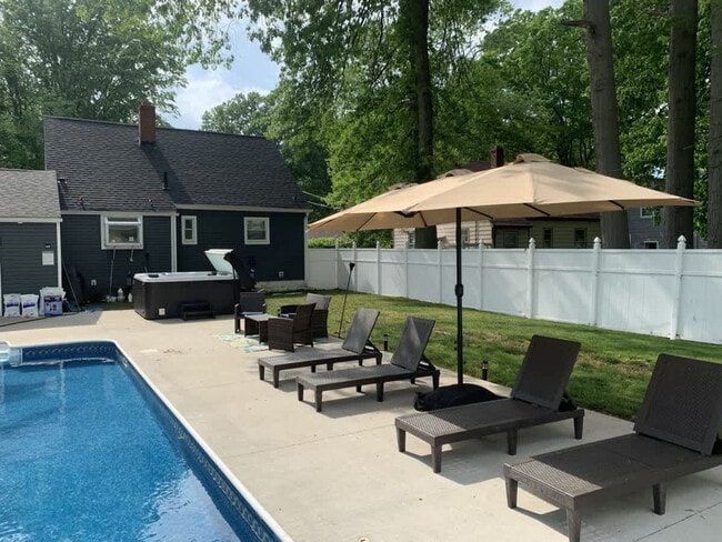 Building Photo - 1036 Union Ave