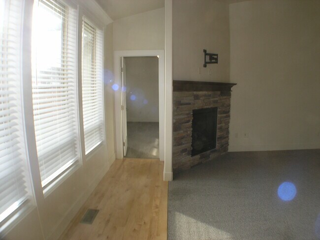 Building Photo - 2537 E Hidden Crk St