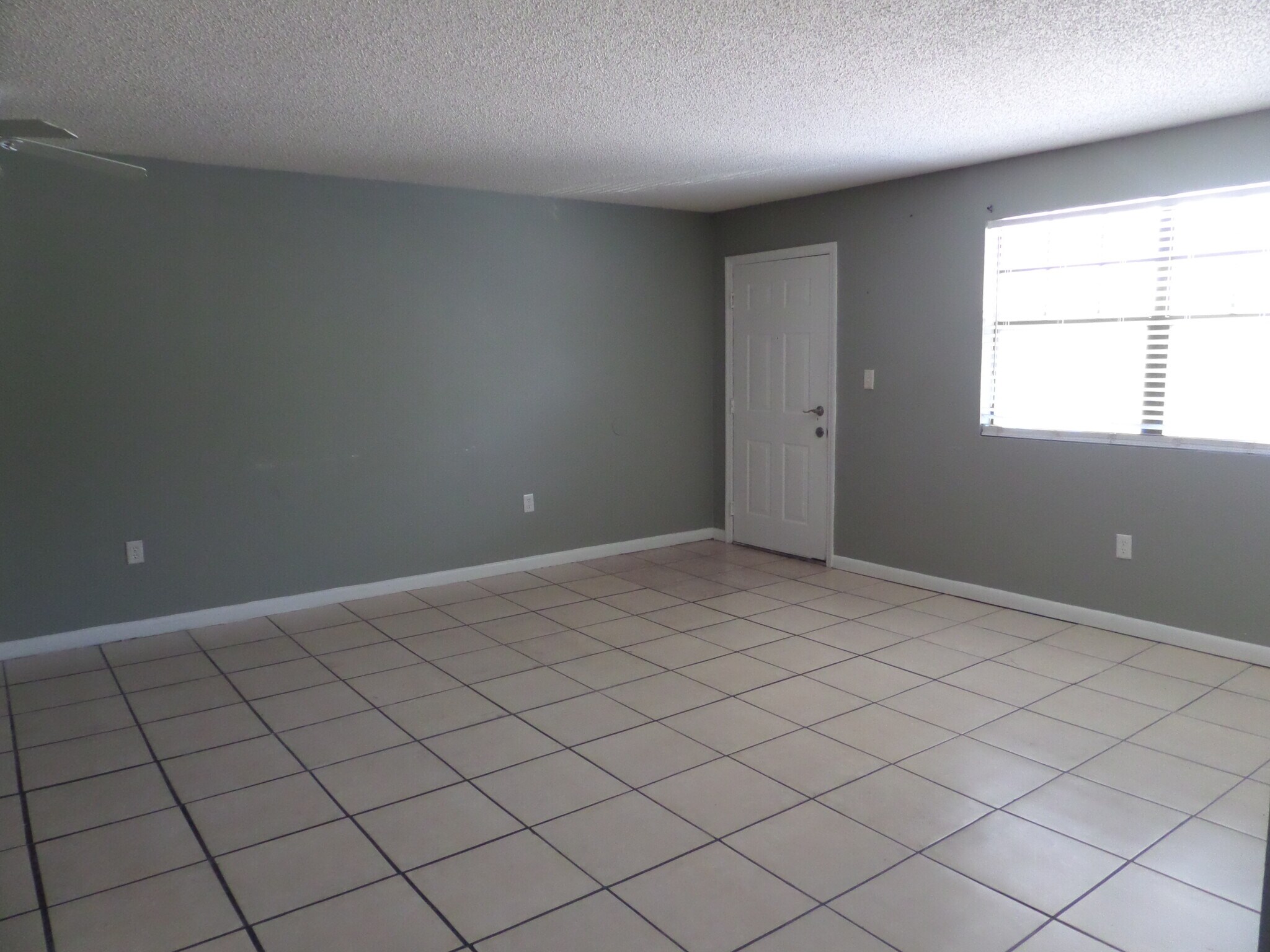 Building Photo - 320 Oak Rose Ln