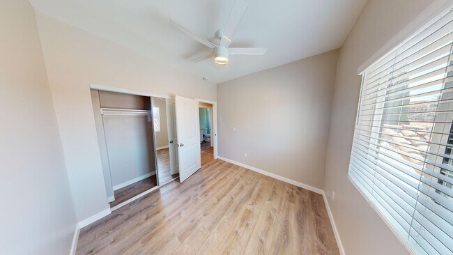 Building Photo - 4BD/2BA on 63rd!