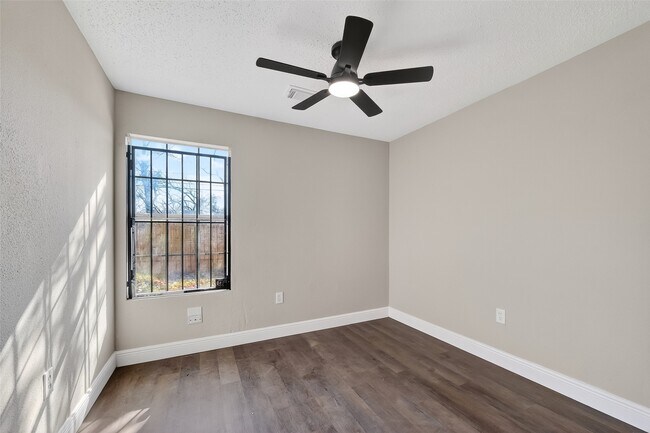 Building Photo - 7437 Bywood St