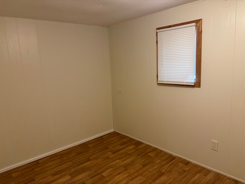 Small bedroom - 13312 McComb Rd