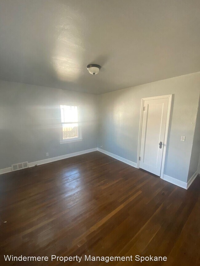 Building Photo - 5 br, 2.5 bath House - 1528 W Augusta ave