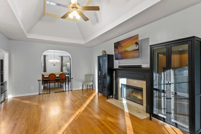 Building Photo - 541 Battleview Dr