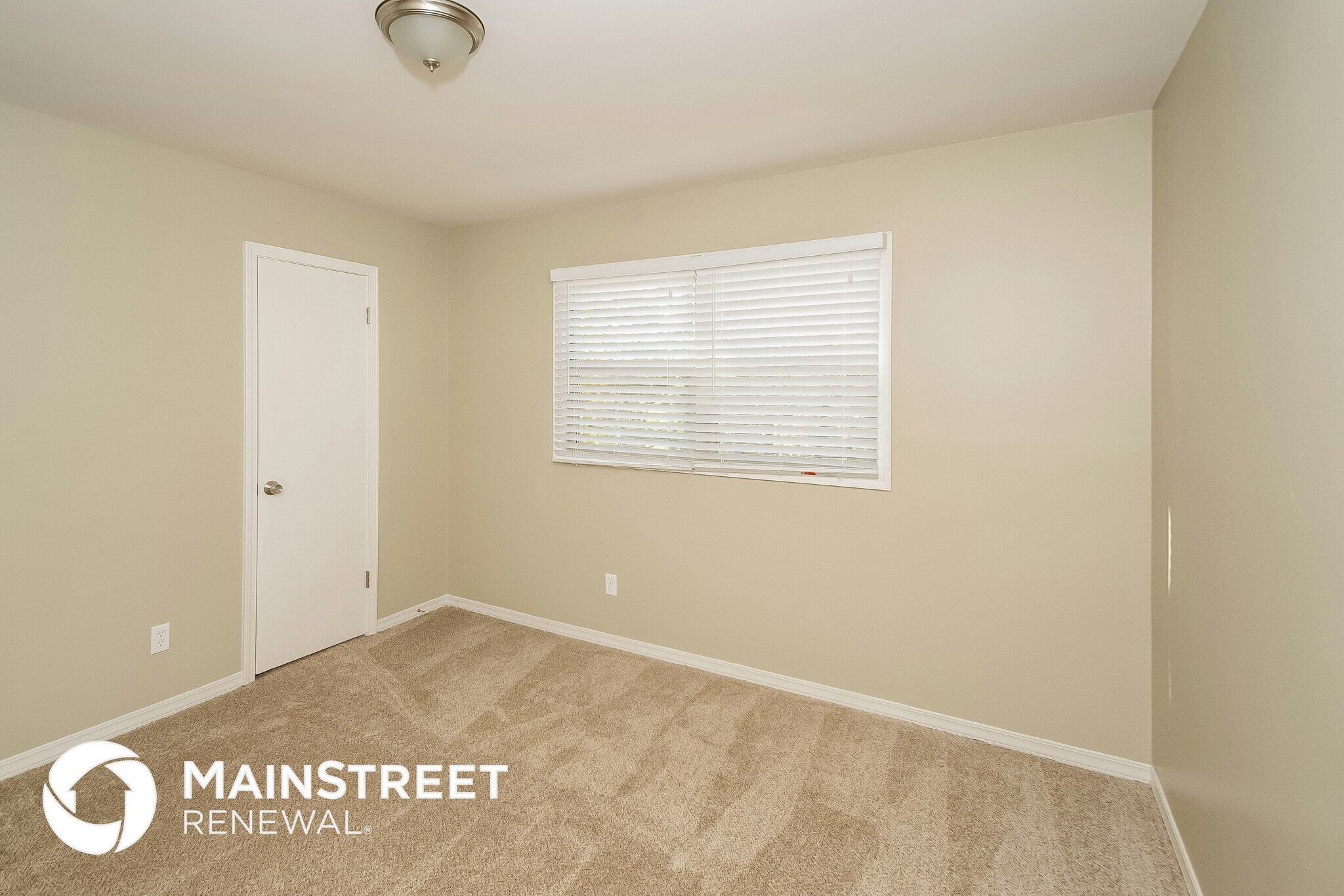 Building Photo - 1525 Pine Tree Dr