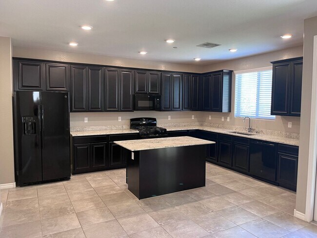 Building Photo - 3 Bedroom Single Family home - Gated community