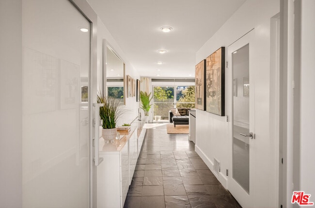 Building Photo - 2388 Kimridge Rd