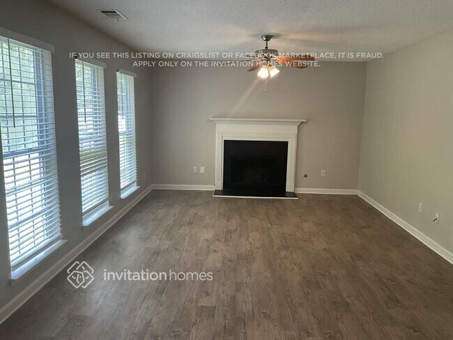 Building Photo - 5805 Village Loop