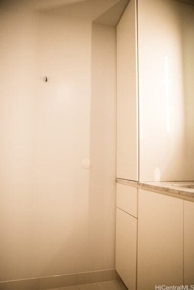 Building Photo - 987 Queen St