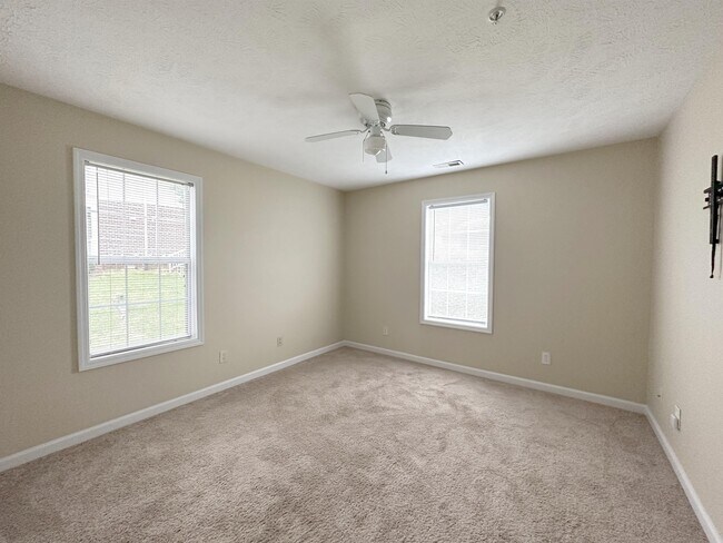 Building Photo - 410 Bubble Creek Ct