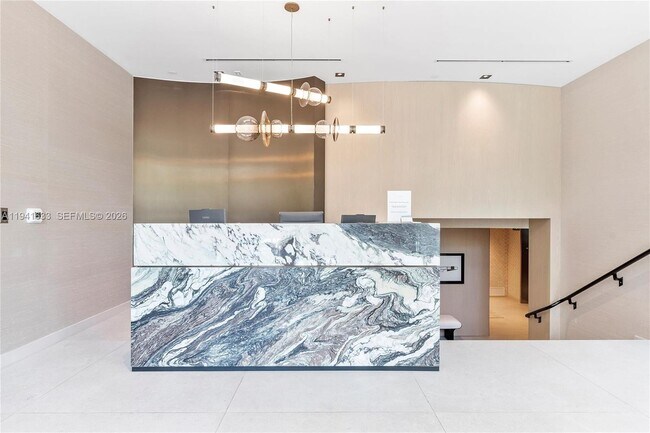 Building Photo - 9901 W Bay Harbor Dr