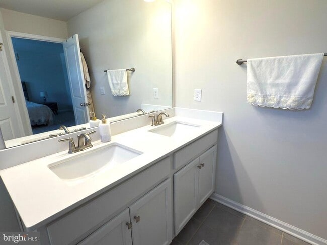 Building Photo - 1 Autumn Park Blvd