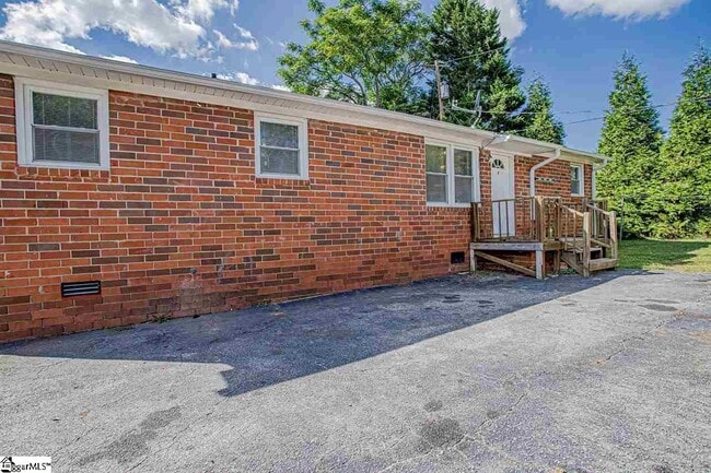 Building Photo - 105 Foster Cir