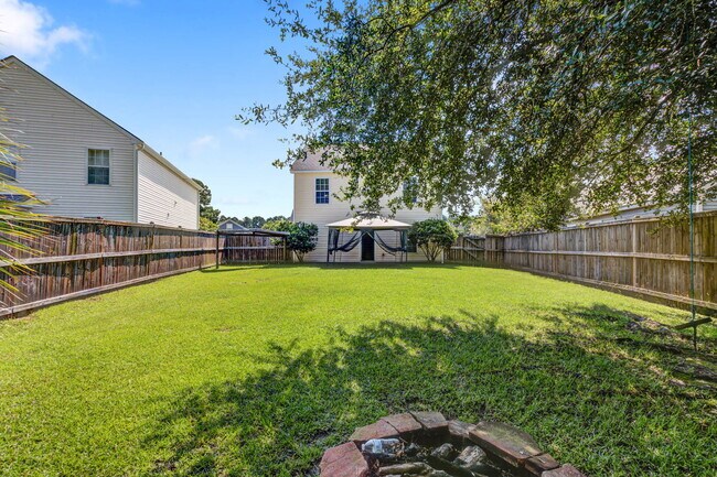 Building Photo - 222 Maypop Dr