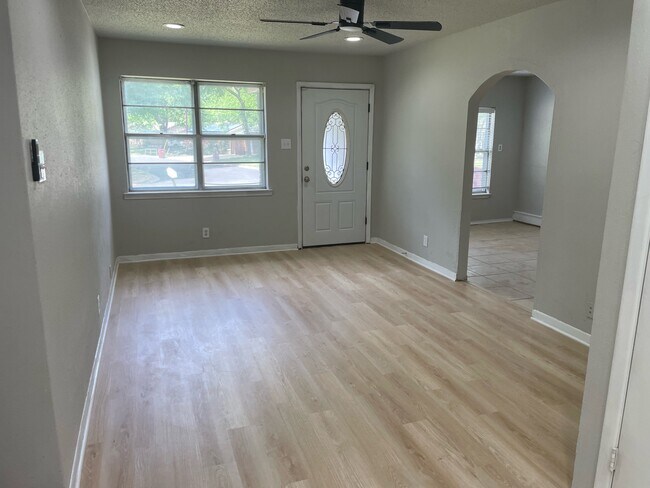 Building Photo - 1338 McCall St