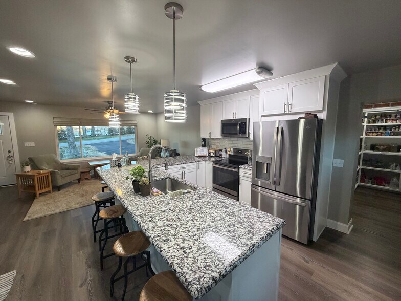 Building Photo - 10264 Pleasant View Dr