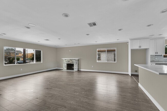 Building Photo - 7237 Tujunga Ave