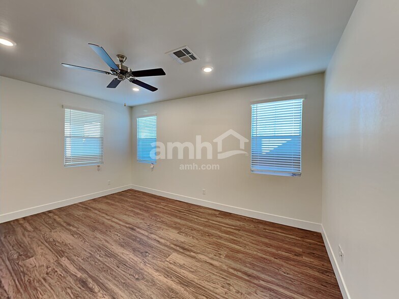 Building Photo - 23160 E Russet Rd