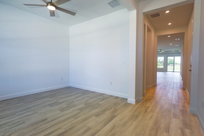 Building Photo - 9714 SW Indra Wy