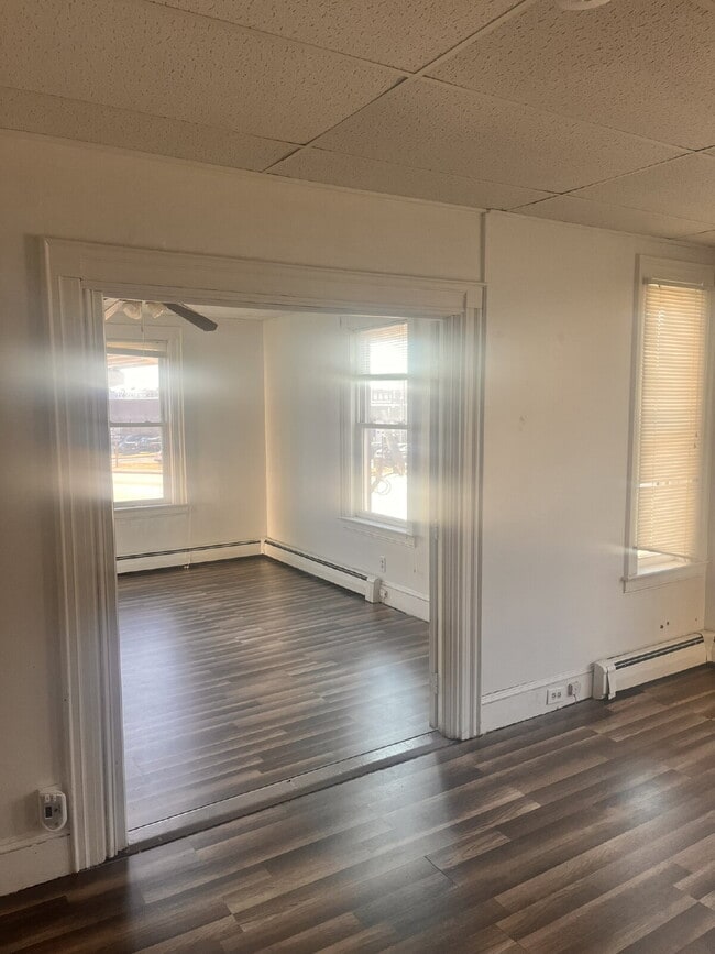 Building Photo - No more commute!  Walk to BIW and Downtown Bath – Renovated 3BR Apartment with Parking!