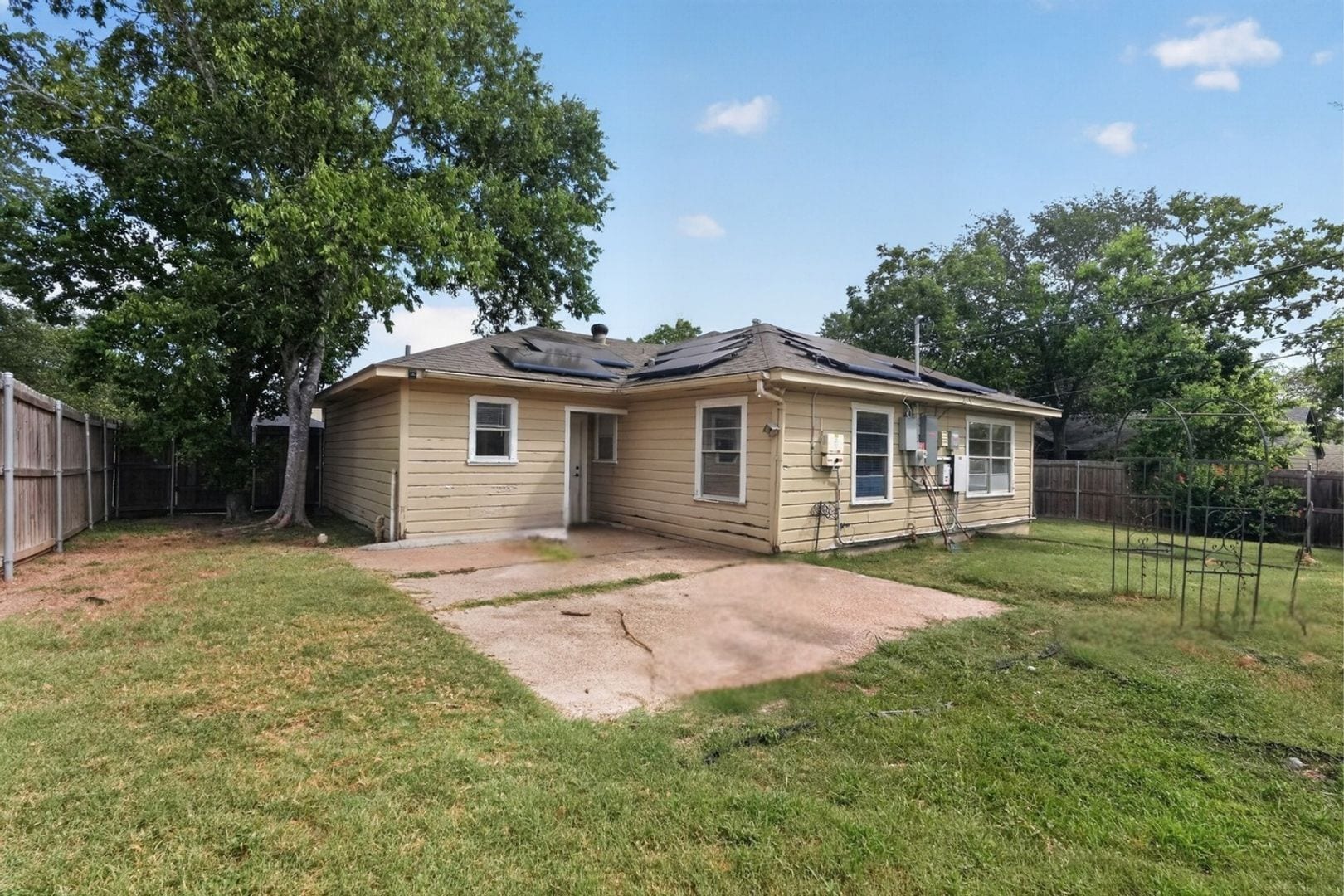 Building Photo - 725 Mary Lake Dr