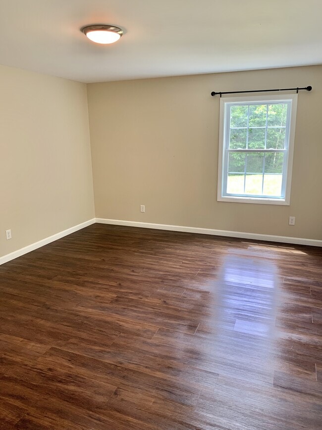 Building Photo - 16 Oak Ridge Ln