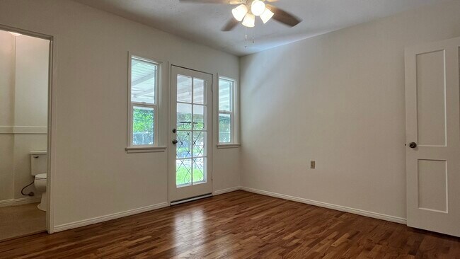 Primary Bedroom - 1533 N Ontario St