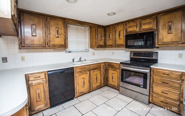 Building Photo - 4800 Dentcrest Dr