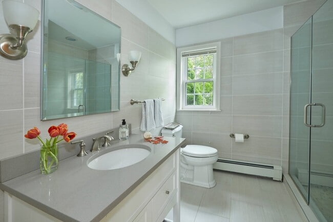 Building Photo - 53 Far Pond Rd