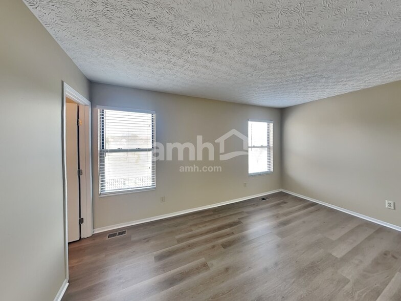 Building Photo - 158 Steiger Ct