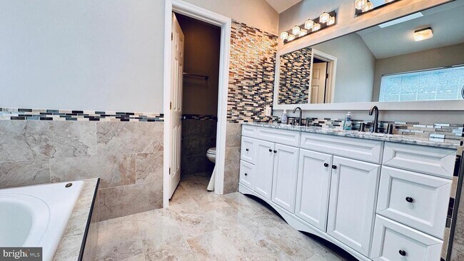 Building Photo - 9161 Lost Fields Ct