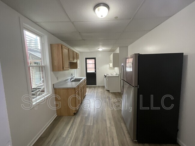 Building Photo - 119 W Jackson St