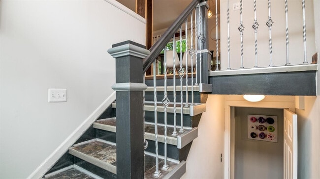 Building Photo - 406 Manor Dr