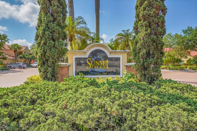 Building Photo - 10300 Fox Trail Rd S