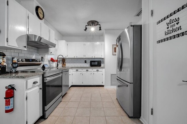 Building Photo - 1809 Quince Dr