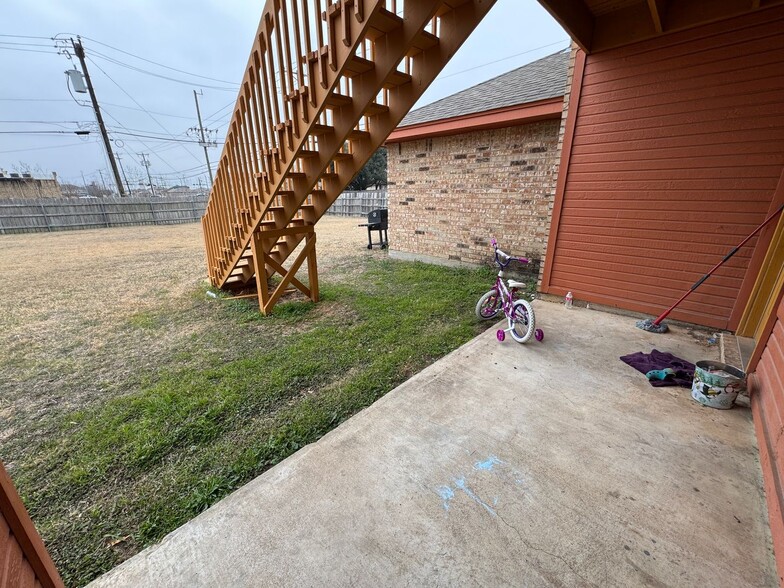 Building Photo - 5702 Greengate Dr