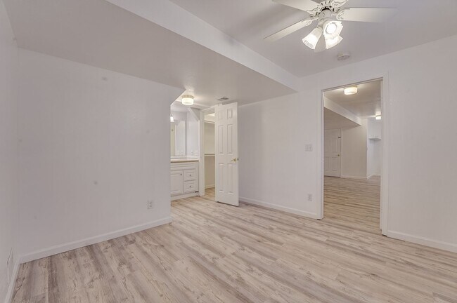 Building Photo - Beautiful 4 bed, 3.5 bath Home in Fort Collins Dakota Ridge Neighborhood