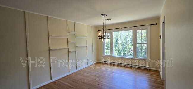 Building Photo - 7297 Moss Ln