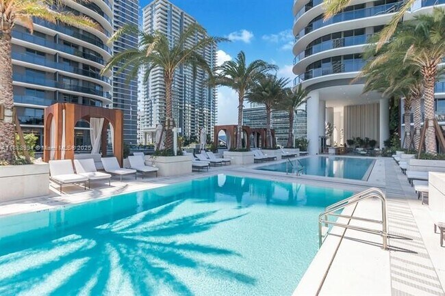 Building Photo - 801 S Miami Ave