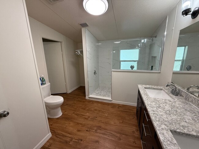 Building Photo - MOVE IN READY 4 Bed 2 Bath on 1 ACRE