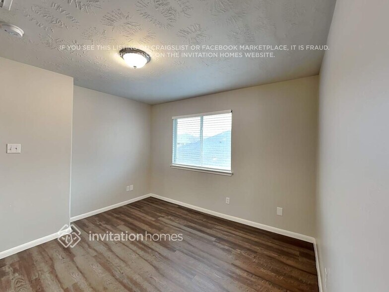 Building Photo - 11223 S Country Club Green Dr