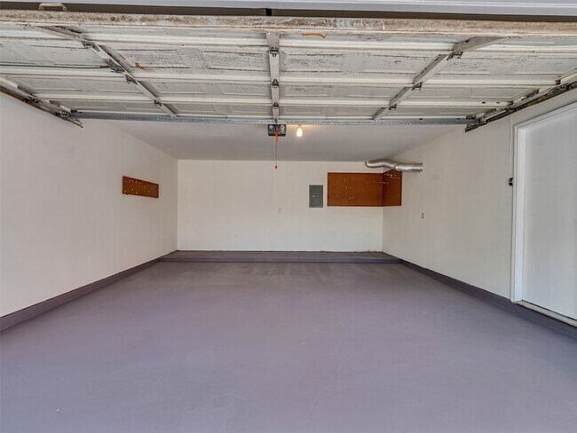 Building Photo - 246 Cedar Elm Ln