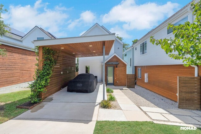 Building Photo - Charming 3BR House in East Austin - Pet Fr...