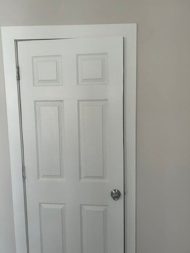 Building Photo - 2Br apartment in (duplex) 1st floor