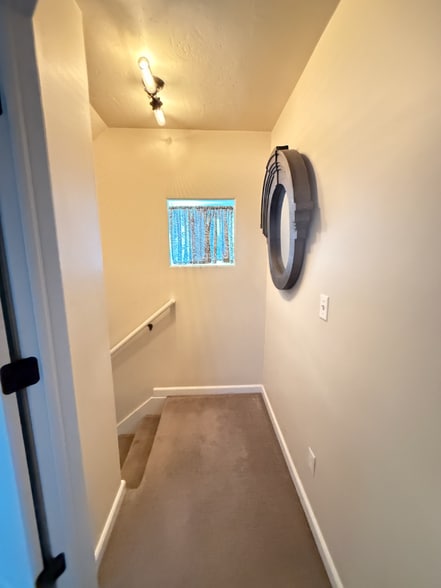 Building Photo - 578 Lind Ave